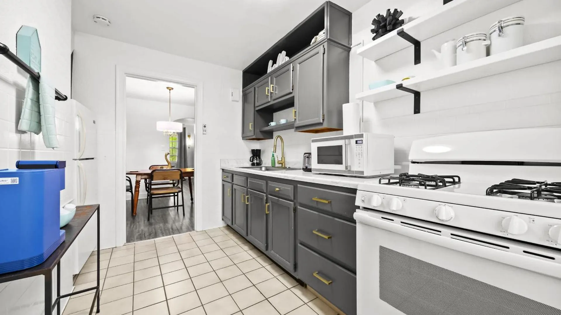 Modern Louisville Stay Free Parking Prime Location Apartment