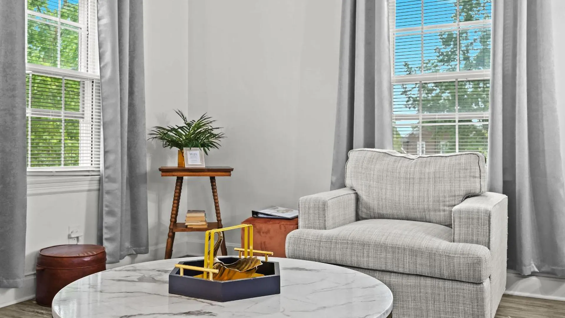 Modern Louisville Stay Free Parking Prime Location